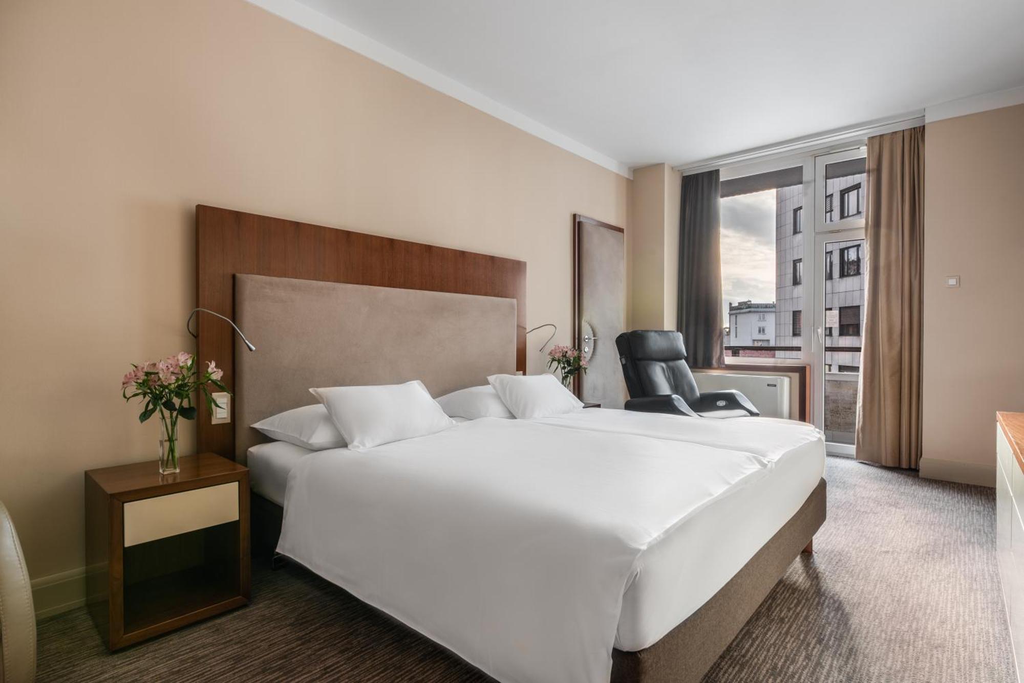 Uhotel